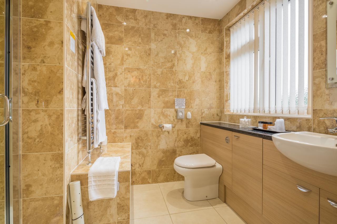 Pensión Autumn House 4*